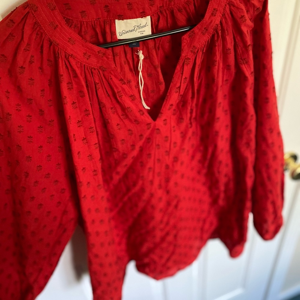 New Universal Thread Top